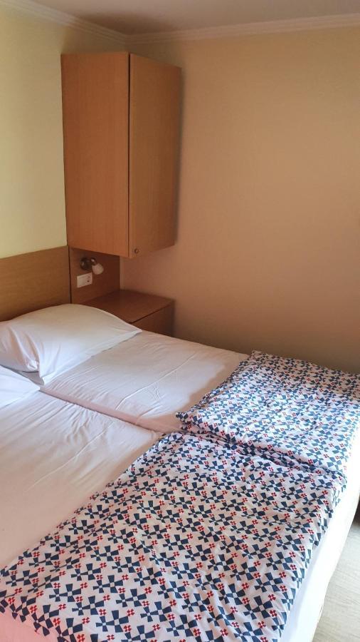 ZamárdiSunshine Sh Apartmanhazアパートメント エクステリア 写真