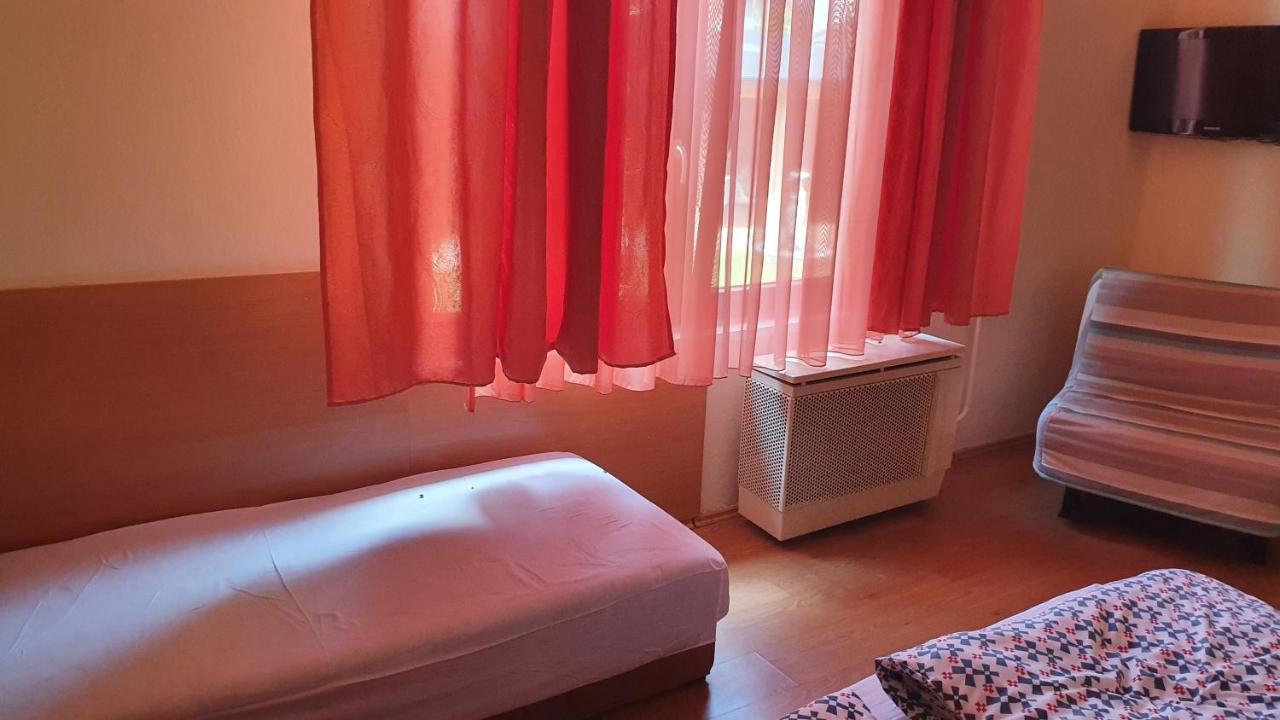 ZamárdiSunshine Sh Apartmanhazアパートメント エクステリア 写真