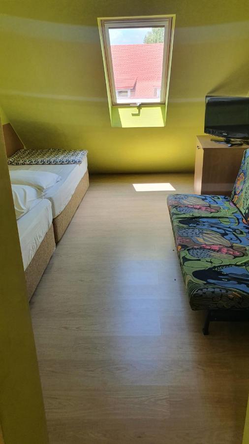 ZamárdiSunshine Sh Apartmanhazアパートメント エクステリア 写真