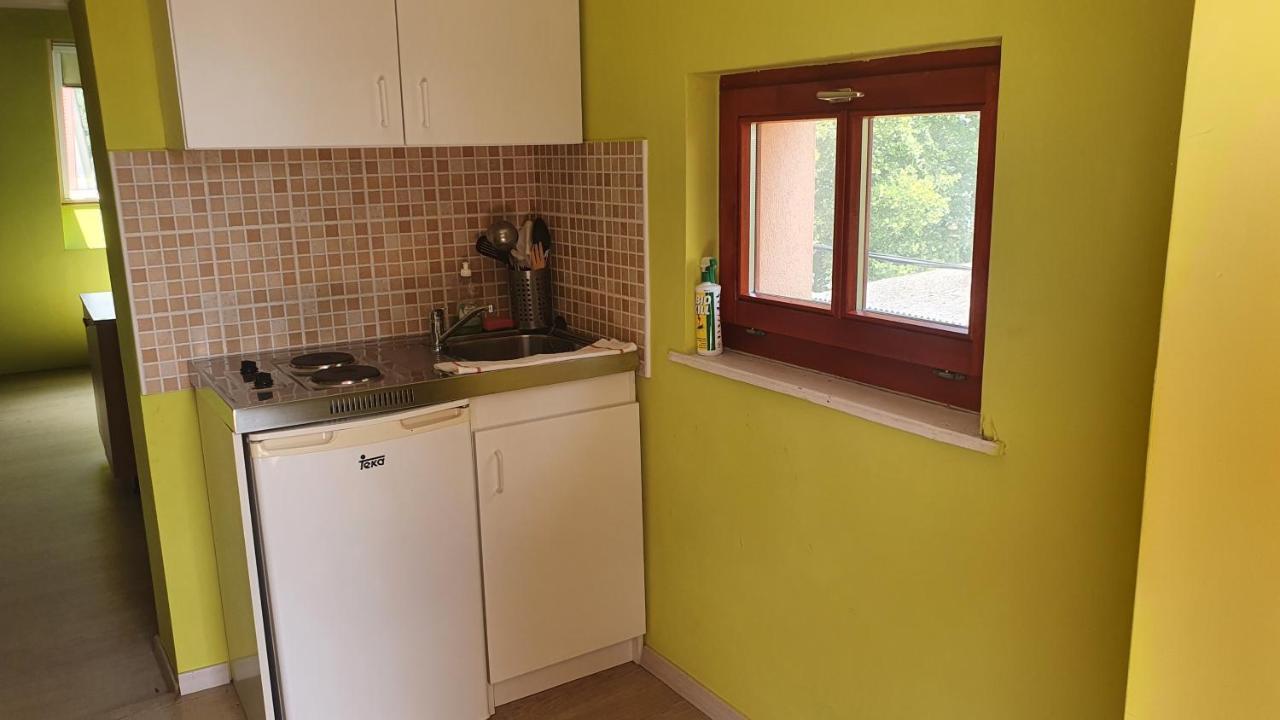 ZamárdiSunshine Sh Apartmanhazアパートメント エクステリア 写真